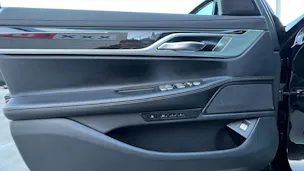BMW 730d xDRIVE STEPTRONIC M SPORT BLACK l 265 PS