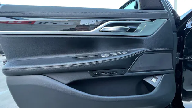 BMW 730d xDRIVE STEPTRONIC M SPORT BLACK l 265 PS