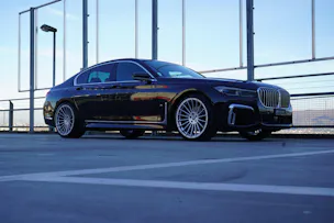 BMW 730d xDRIVE STEPTRONIC M SPORT BLACK l 265 PS