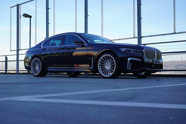 BMW 730d xDRIVE STEPTRONIC M SPORT BLACK l 265 PS