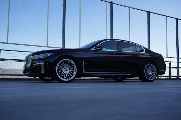 BMW 730d xDRIVE STEPTRONIC M SPORT BLACK l 265 PS