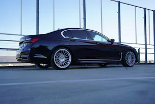 BMW 730d xDRIVE STEPTRONIC M SPORT BLACK l 265 PS