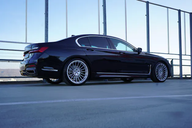 BMW 730d xDRIVE STEPTRONIC M SPORT BLACK l 265 PS
