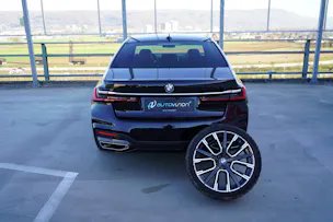 BMW 730d xDRIVE STEPTRONIC M SPORT BLACK l 265 PS