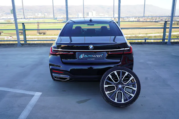 BMW 730d xDRIVE STEPTRONIC M SPORT BLACK l 265 PS