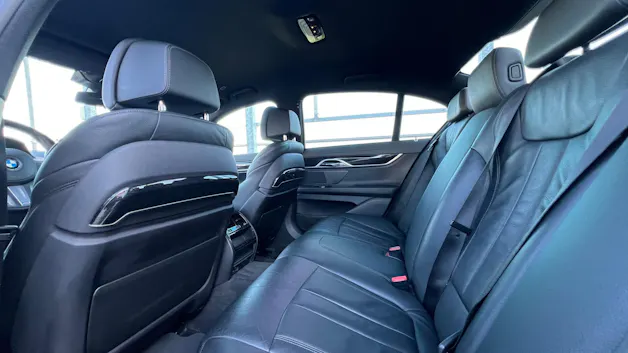 BMW 730d xDRIVE STEPTRONIC M SPORT BLACK l 265 PS
