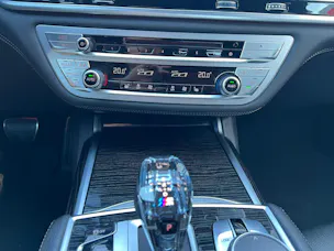 BMW 730d xDRIVE STEPTRONIC M SPORT BLACK l 265 PS