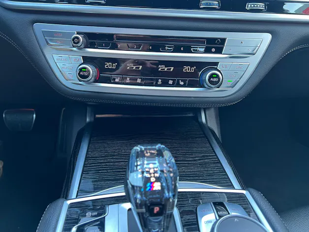 BMW 730d xDRIVE STEPTRONIC M SPORT BLACK l 265 PS
