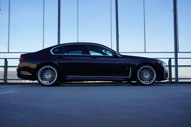 BMW 730d xDRIVE STEPTRONIC M SPORT BLACK l 265 PS