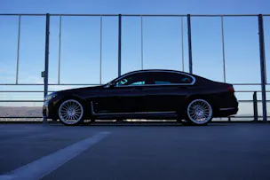 BMW 730d xDRIVE STEPTRONIC M SPORT BLACK l 265 PS