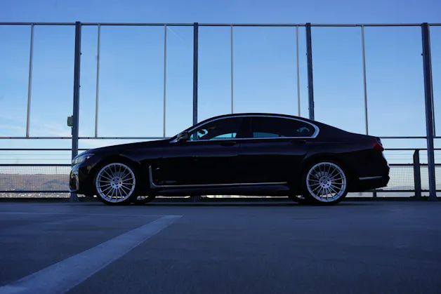 BMW 730d xDRIVE STEPTRONIC M SPORT BLACK l 265 PS