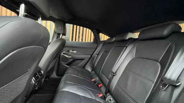 Jaguar E-PACE 2.0d D165 R-DYNAMIK AWD BLACK l 163 PS