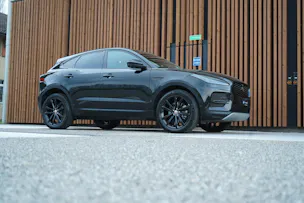 Jaguar E-PACE 2.0d D165 R-DYNAMIK AWD BLACK l 163 PS