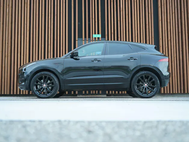 Jaguar E-PACE 2.0d D165 R-DYNAMIK AWD BLACK l 163 PS
