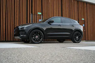Jaguar E-PACE 2.0d D165 R-DYNAMIK AWD BLACK l 163 PS
