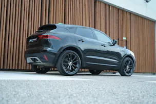 Jaguar E-PACE 2.0d D165 R-DYNAMIK AWD BLACK l 163 PS