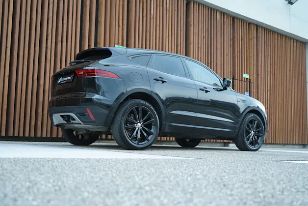 Jaguar E-PACE 2.0d D165 R-DYNAMIK AWD BLACK l 163 PS