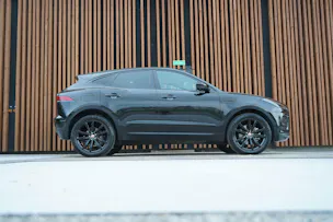 Jaguar E-PACE 2.0d D165 R-DYNAMIK AWD BLACK l 163 PS