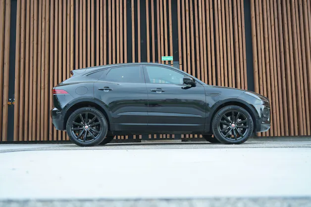 Jaguar E-PACE 2.0d D165 R-DYNAMIK AWD BLACK l 163 PS