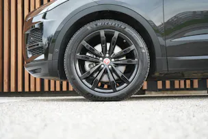 Jaguar E-PACE 2.0d D165 R-DYNAMIK AWD BLACK l 163 PS
