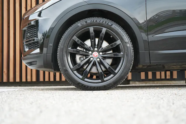 Jaguar E-PACE 2.0d D165 R-DYNAMIK AWD BLACK l 163 PS
