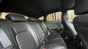 Jaguar E-PACE 2.0d D165 R-DYNAMIK AWD BLACK l 163 PS