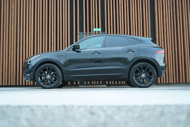 Jaguar E-PACE 2.0d D165 R-DYNAMIK AWD BLACK l 163 PS