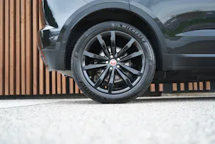 Jaguar E-PACE 2.0d D165 R-DYNAMIK AWD BLACK l 163 PS