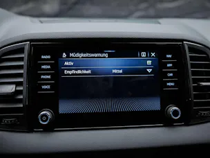 SKODA Karoq 1.5 TSI Selection DSG *Sitzheizung*Lenkradheizung*Rückfahrkamera*