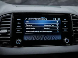 SKODA Karoq 1.5 TSI Selection DSG *Sitzheizung*Lenkradheizung*Rückfahrkamera*