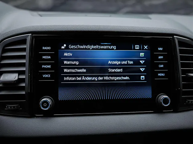 SKODA Karoq 1.5 TSI Selection DSG *Sitzheizung*Lenkradheizung*Rückfahrkamera*