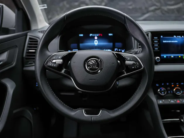SKODA Karoq 1.5 TSI Selection DSG *Sitzheizung*Lenkradheizung*Rückfahrkamera*