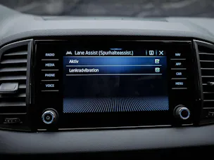 SKODA Karoq 1.5 TSI Selection DSG *Sitzheizung*Lenkradheizung*Rückfahrkamera*