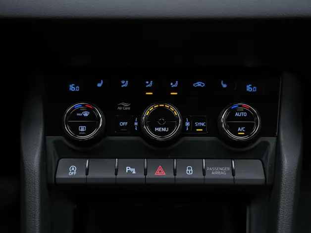 SKODA Karoq 1.5 TSI Selection DSG *Sitzheizung*Lenkradheizung*Rückfahrkamera*