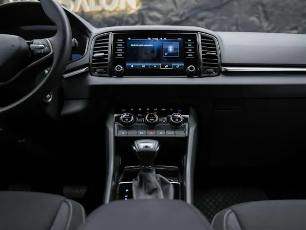 SKODA Karoq 1.5 TSI Selection DSG *Sitzheizung*Lenkradheizung*Rückfahrkamera*