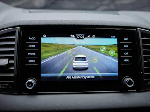 SKODA Karoq 1.5 TSI Selection DSG *Sitzheizung*Lenkradheizung*Rückfahrkamera*