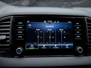 SKODA Karoq 1.5 TSI Selection DSG *Sitzheizung*Lenkradheizung*Rückfahrkamera*