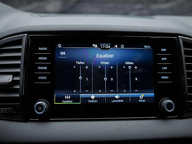SKODA Karoq 1.5 TSI Selection DSG *Sitzheizung*Lenkradheizung*Rückfahrkamera*