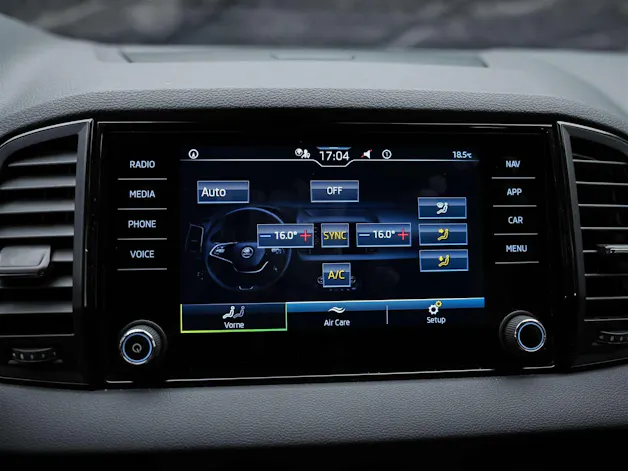 SKODA Karoq 1.5 TSI Selection DSG *Sitzheizung*Lenkradheizung*Rückfahrkamera*