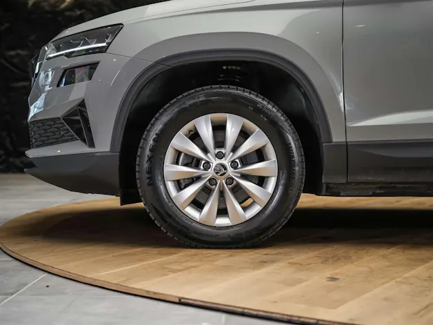 SKODA Karoq 1.5 TSI Selection DSG *Sitzheizung*Lenkradheizung*Rückfahrkamera*