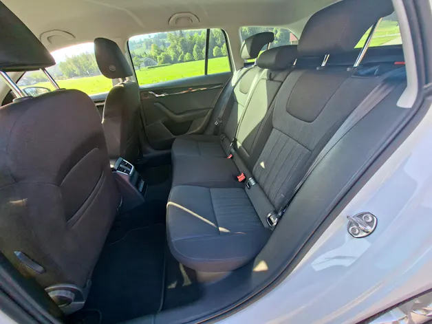 SKODA Octavia Combi 2.0 TDI Style 4x4 *Anhängerkupplung+8-fach bereift+frisch ab MFK*