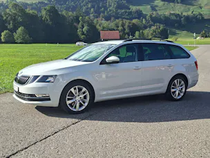 SKODA Octavia Combi 2.0 TDI Style 4x4 *Anhängerkupplung+8-fach bereift+frisch ab MFK*