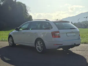 SKODA Octavia Combi 2.0 TDI Style 4x4 *Anhängerkupplung+8-fach bereift+frisch ab MFK*