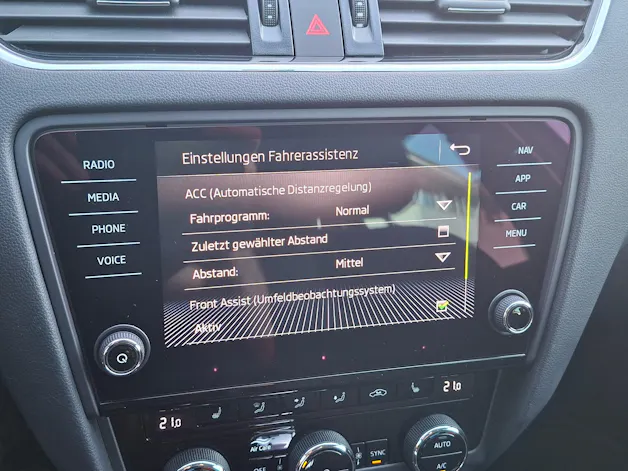 SKODA Octavia Combi 2.0 TDI Style 4x4 *Anhängerkupplung+8-fach bereift+frisch ab MFK*
