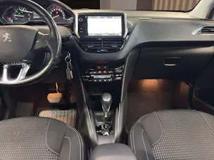 PEUGEOT 208 1.2 PureTech Allure EAT6