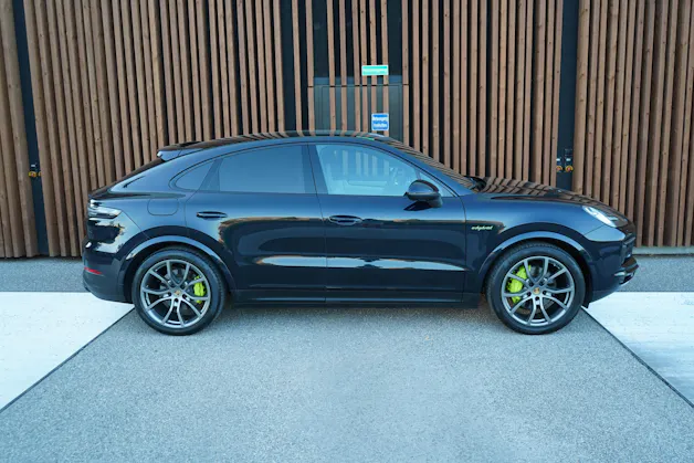 PORSCHE CAYENNE COUPÉ E-HYBRID PLATINUM EDITION l 462 PS