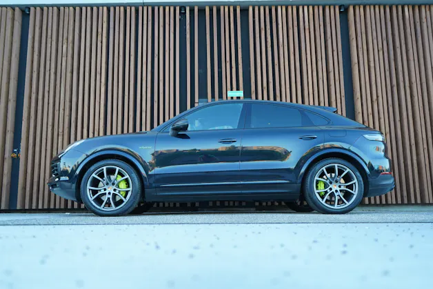 PORSCHE CAYENNE COUPÉ E-HYBRID PLATINUM EDITION l 462 PS