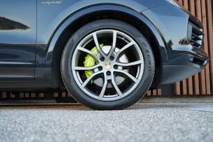 PORSCHE CAYENNE COUPÉ E-HYBRID PLATINUM EDITION l 462 PS