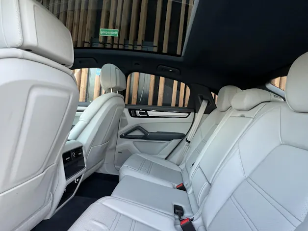 PORSCHE CAYENNE COUPÉ E-HYBRID PLATINUM EDITION l 462 PS