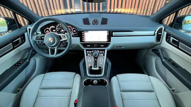 PORSCHE CAYENNE COUPÉ E-HYBRID PLATINUM EDITION l 462 PS